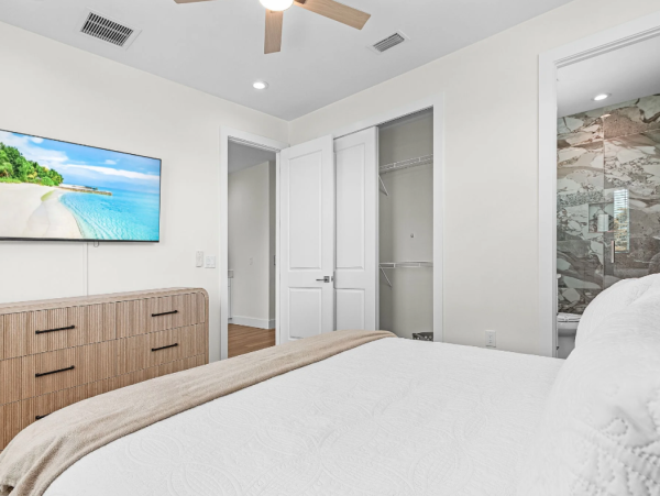 Fort Myers Beach Luxury Canal-Front Rental - 5 King Suites & Private Pool